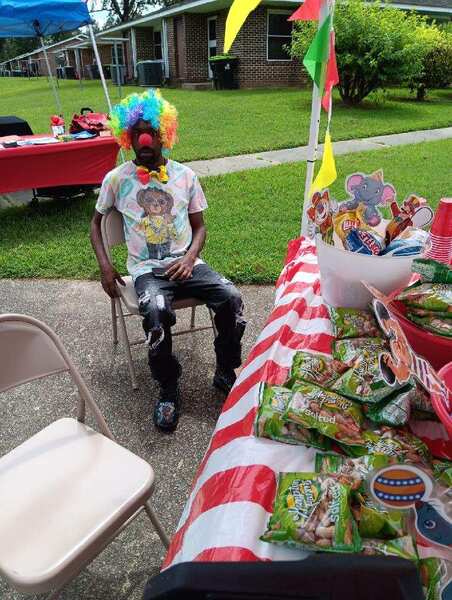 Aclownatthesnacktable..jpg A clown at the snack table.